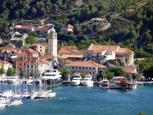  Adona Apartments, Pension in Skradin