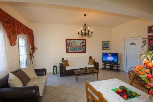  Mary's seaside garden house in Iraklio