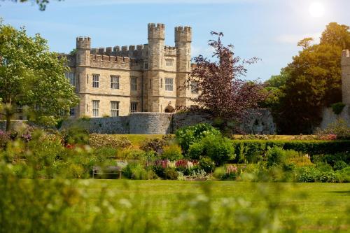 Leeds Castle Stable Courtyard Bed and Breakfast in มิสโตน