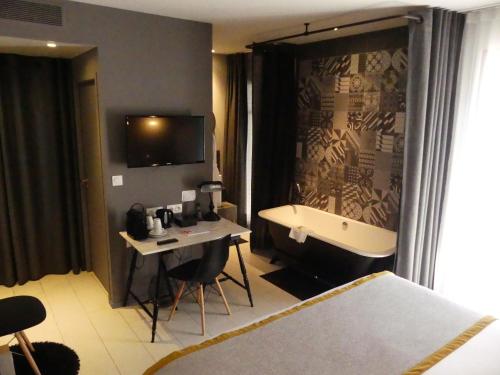Hotel Pont Levis - Franck Putelat - image 3