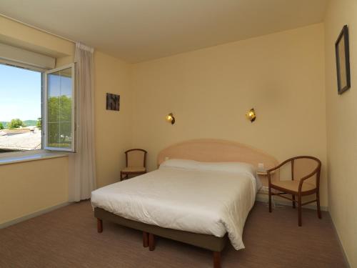 Hotels in Mirepoix | NOW Enjoy Contactless Booking & 24/7 Support!