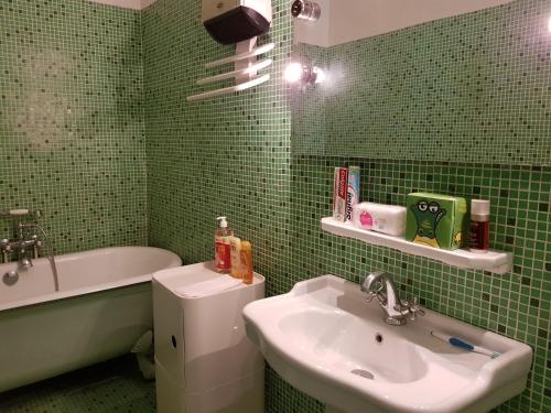 Vintage Vieux-Port Apartment, Marseille (photo 9)