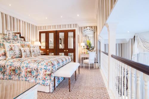149443088 Milestone Hotel Kensington