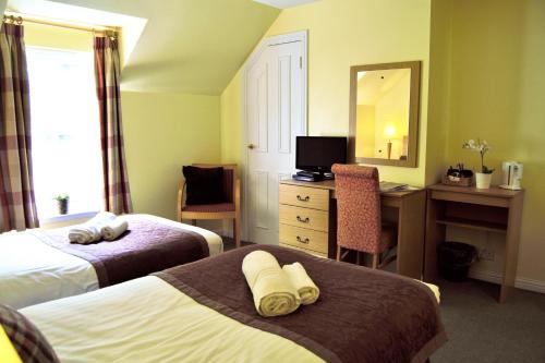 2 twin beds