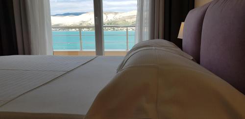 Double Room with Balcony and Sea View - First Floor image 4