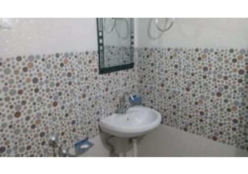 Bathroom, Budget Friendly Rooms in Shimla in Shimla Rural
