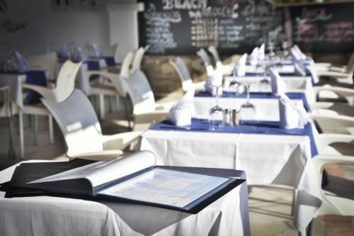 Playacapricho Hotel - image 11