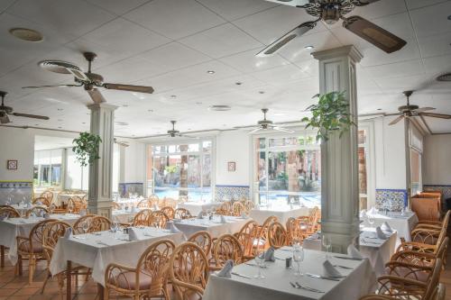 Playacapricho Hotel - image 10
