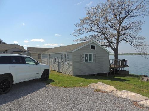 Angel Rock Waterfront Cottages - image 7