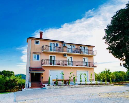  Guest House Maxi, Pension in Bale