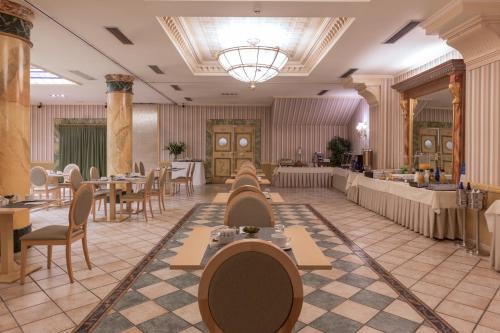 ผับ/เลาจน์, Hotel Exe Reina Isabel in อวิลา