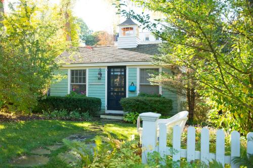 Infatuation Cottage with Garden View