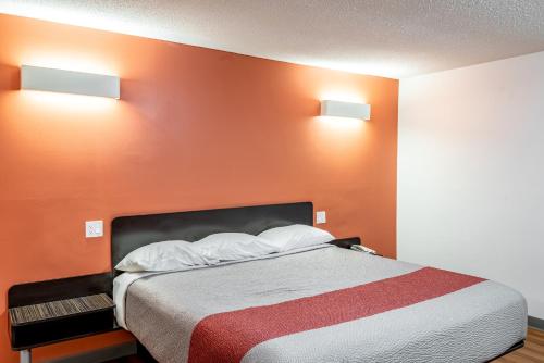 Motel 6-Fort Nelson, BC Motel 6 Fort Nelson is a popular choice amongst travelers in Fort Nelson (BC), whether exploring or just passing through. The property offers guests a range of services and amenities designed to provi