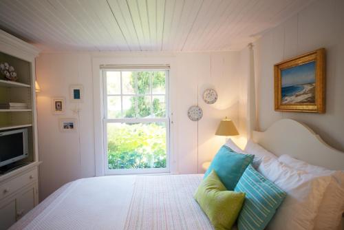 Sleepy Hallow Cottage with Garden View