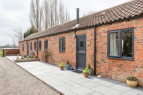 Thrush Nest Cottages - Wren Cottage sleeps 4, 2 bedrooms & Stable Cottage sleeps 2, 1 bedroom - York