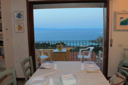 Santa Teresa Gallura Girasole sul mare, centre top sea view 7 pax , air conditioning, wifi fibra ,free garage