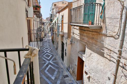 Palazzo Melnis – Cefalu, CA