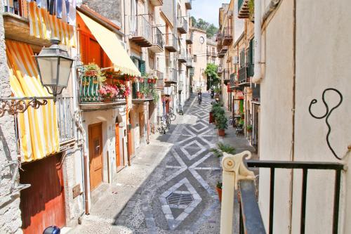 Palazzo Melnis – Cefalu, CA