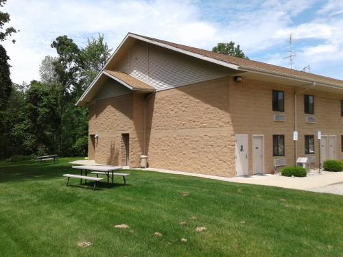Apkārtne, Oakridge Motel in Ņūveigo (MI)