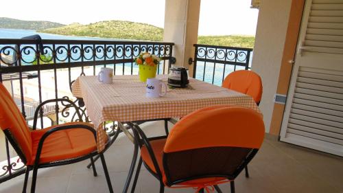 One-Bedroom Apartment with Balcony