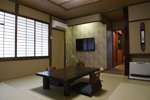 Deluxe Room with Tatami Area and Shared Bathroom and Private Toilet