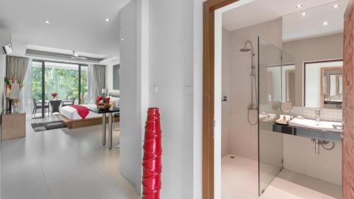 room detail thumbnail 2