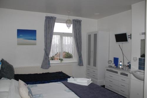 The Lyndsay Guest House - image 4
