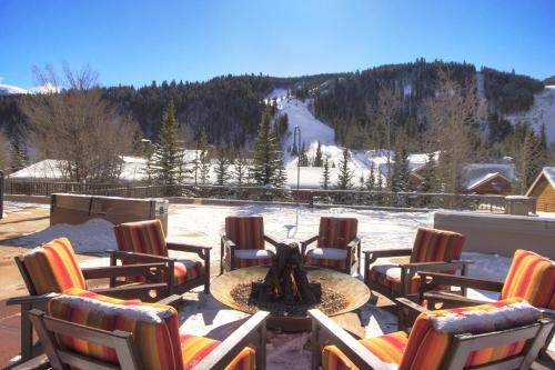 Penthouse 2796 Slopeside Ski In Ski Out Condo - image 8