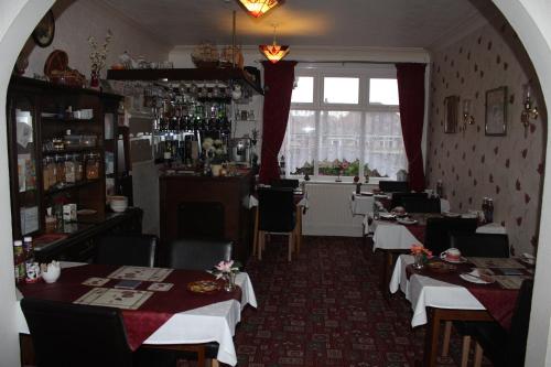 Double Room with Four Poster Bed (Room 2 on 1st Floor) image 6