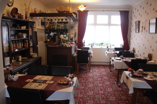 The Lyndsay Guest House - image 14
