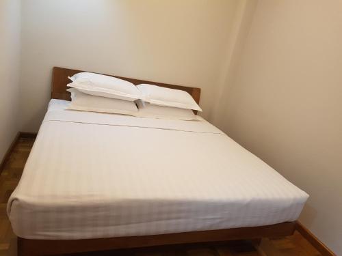 Standard Double Room image 10