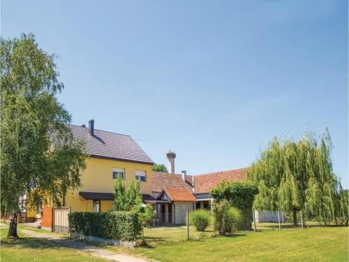  Two-Bedroom Holiday Home in Drenje, Pension in Drenje