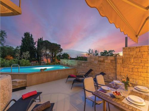  Three-Bedroom Holiday Home in Sv.Ivan in 52470 Pelegrin