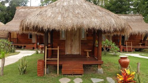 Beranda Ecolodge Beranda Hostel is conveniently located in the popular Gili Air area. The property offers guests a range of services and amenities designed to provide comfort and convenience. Service-minded staff will