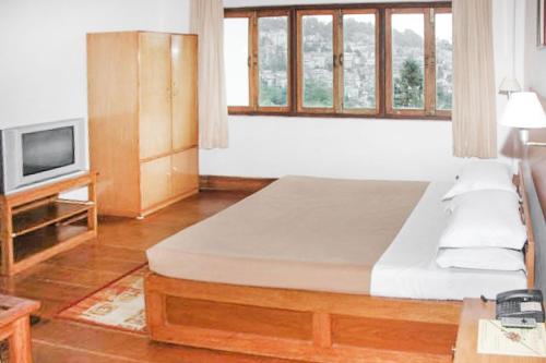 

Room for 3 in a villa, by GuestHouser