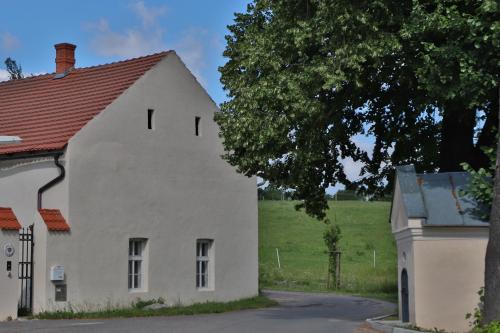 Viesnīcas āriene, Jizdarna Zamek Skalice in Ckyne
