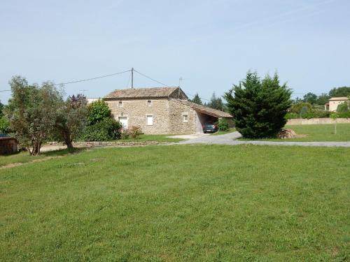 Cozy Holiday Home in Uzer with Swimming Pool gîte à louer Uzer