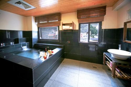 2 double beds