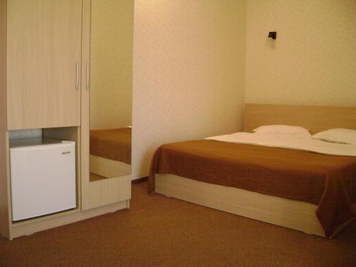 Standard Double Room image 9