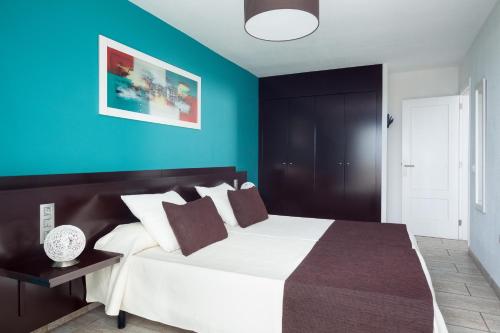 Aparthotel Los Dragos del Sur Aparthotel Los Dragos del Sur is a popular choice amongst travelers in Tenerife, whether exploring or just passing through. The property features a wide range of facilities to make your stay a pleasan