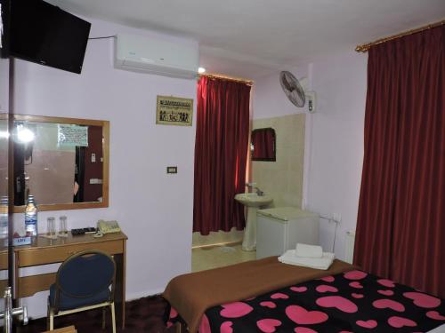 room detail thumbnail 1