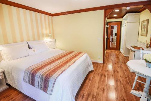 Hotel Casa da Montanha - Tap to explore photos