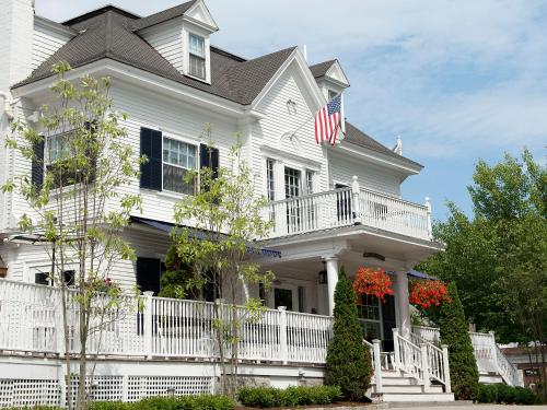 Kennebunkport Inn - 출입구