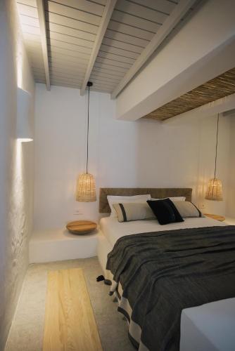 Classic Room (Land or Street Side) image 3