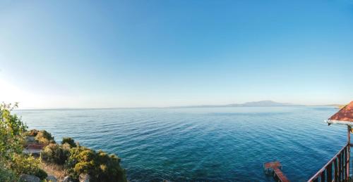 Iekārtas, Assos Terrace in Büyükhusun