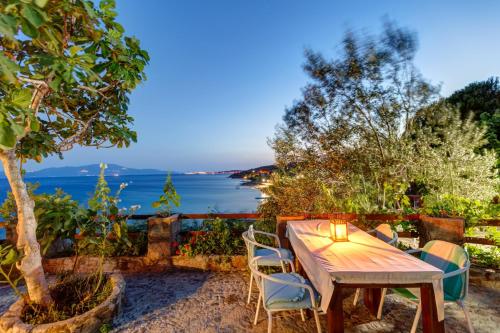 Restorāns, Assos Terrace in Büyükhusun