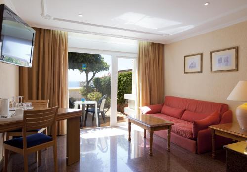Playacapricho Hotel - image 12