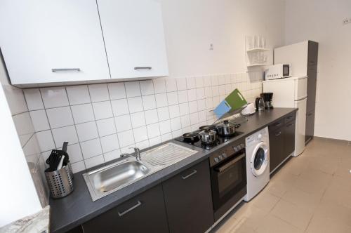 Kitchen, AVR Apartment HOF 1 in Klushof