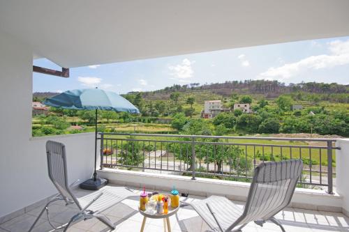 Luxurious, modern and spacious apartment with terraces 2