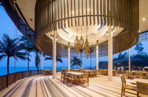 Restaurant, Bansaithong Beach Resort in Bang Saphan